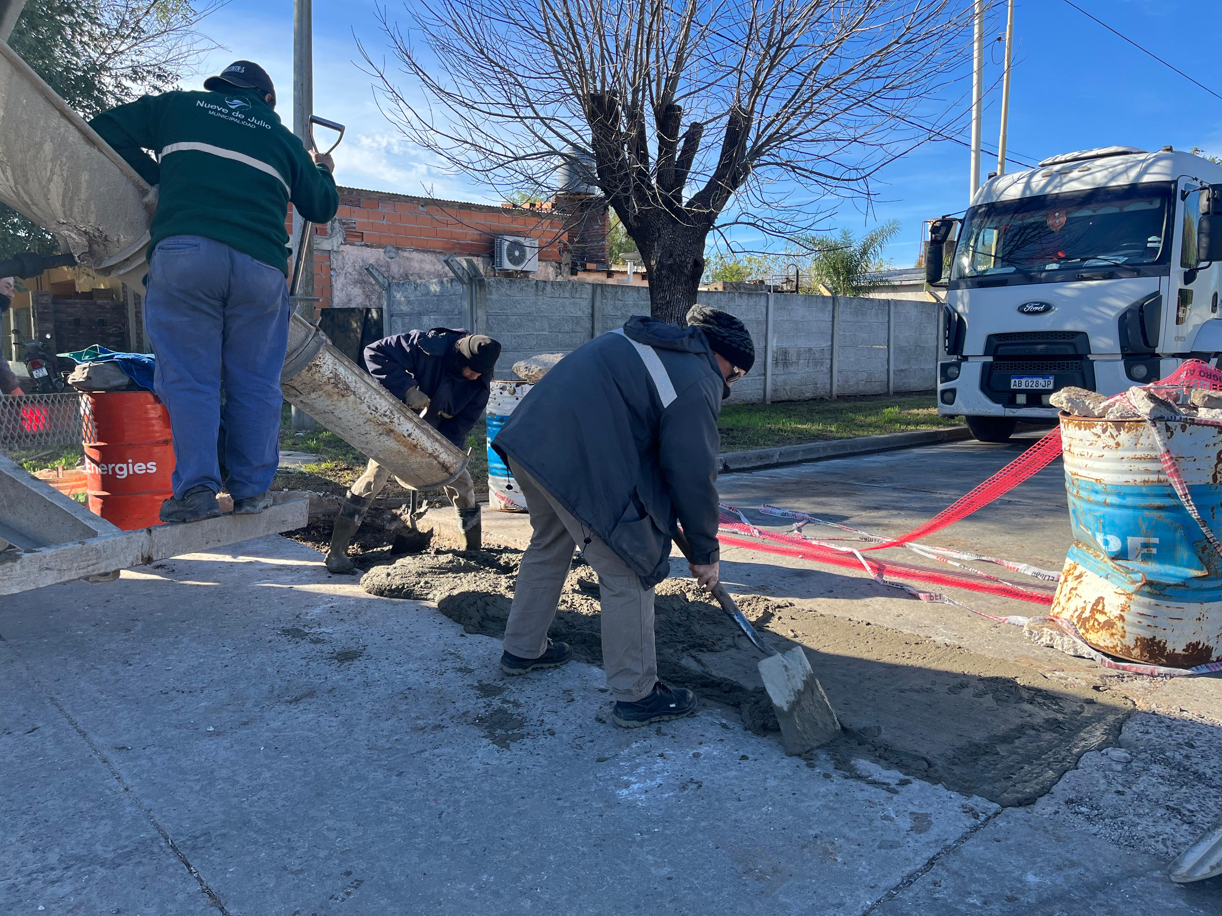 CONTNÚAN LAS OBRAS DE BACHEO EN LA CIUDAD